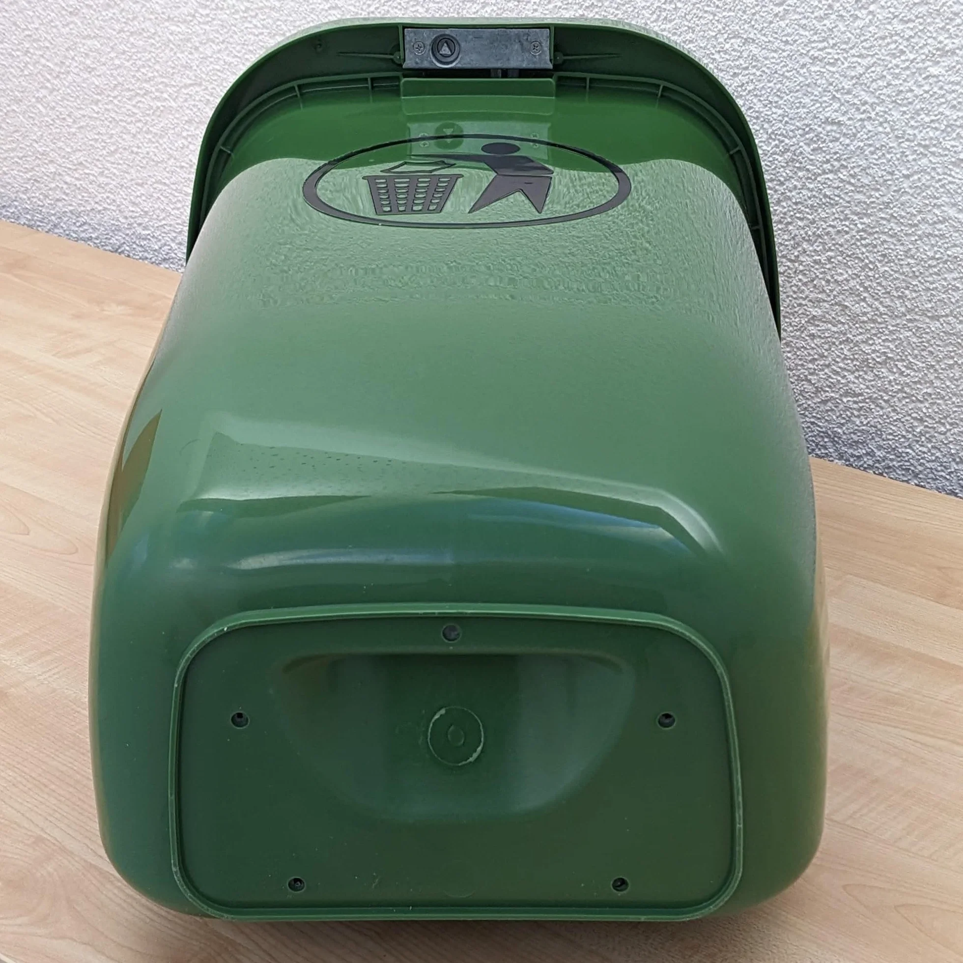 Pattumiera in plastica in RAL 6017 verde maggio, DIN 30713