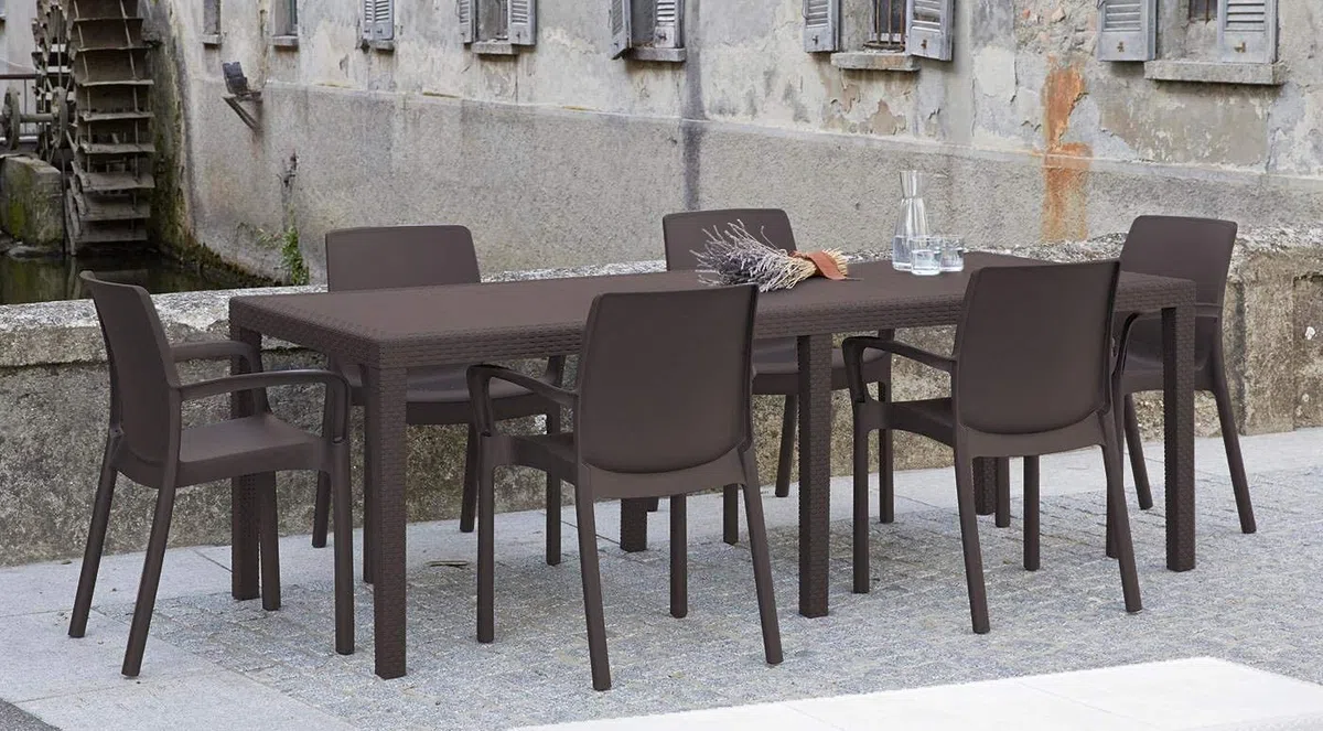 Dmora - Tavolo da esterno Roma, Ripiano rettangolare allungabile da pranzo, Tavolo da giardino estensibile effetto rattan, 100% Made in Italy, 150/220x90h72 cm, Marrone