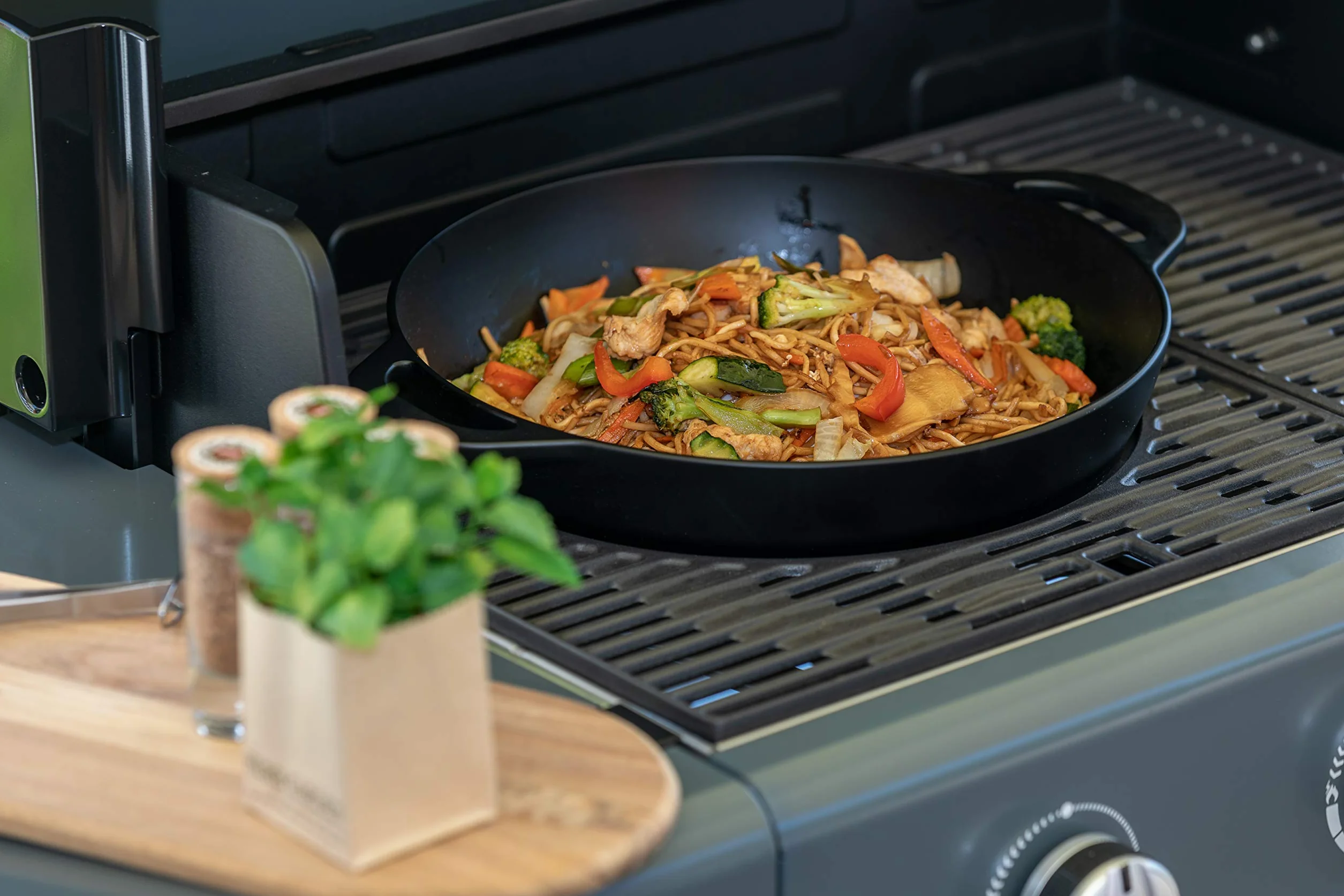 Campingaz Mandarin Wok per Griglie a Gas con Culinary Modular System, Padella Wok in ghisa, con Rivestimento Antiaderente e Manici, Ø 32 cm, Altezza 12 cm, Accessori per preparare Verdure asiatiche