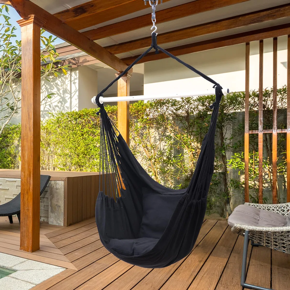Ohuhu Sedie Sospese Sedia Amaca da Giardino con 2 Cuscini e Robuste Ganci kit, Sedia ad Altalena Sedia a Dondolo Sospesa Costruzione Robusta e Resistente per Balcone, Giardino, Portante 150kg (Nero)