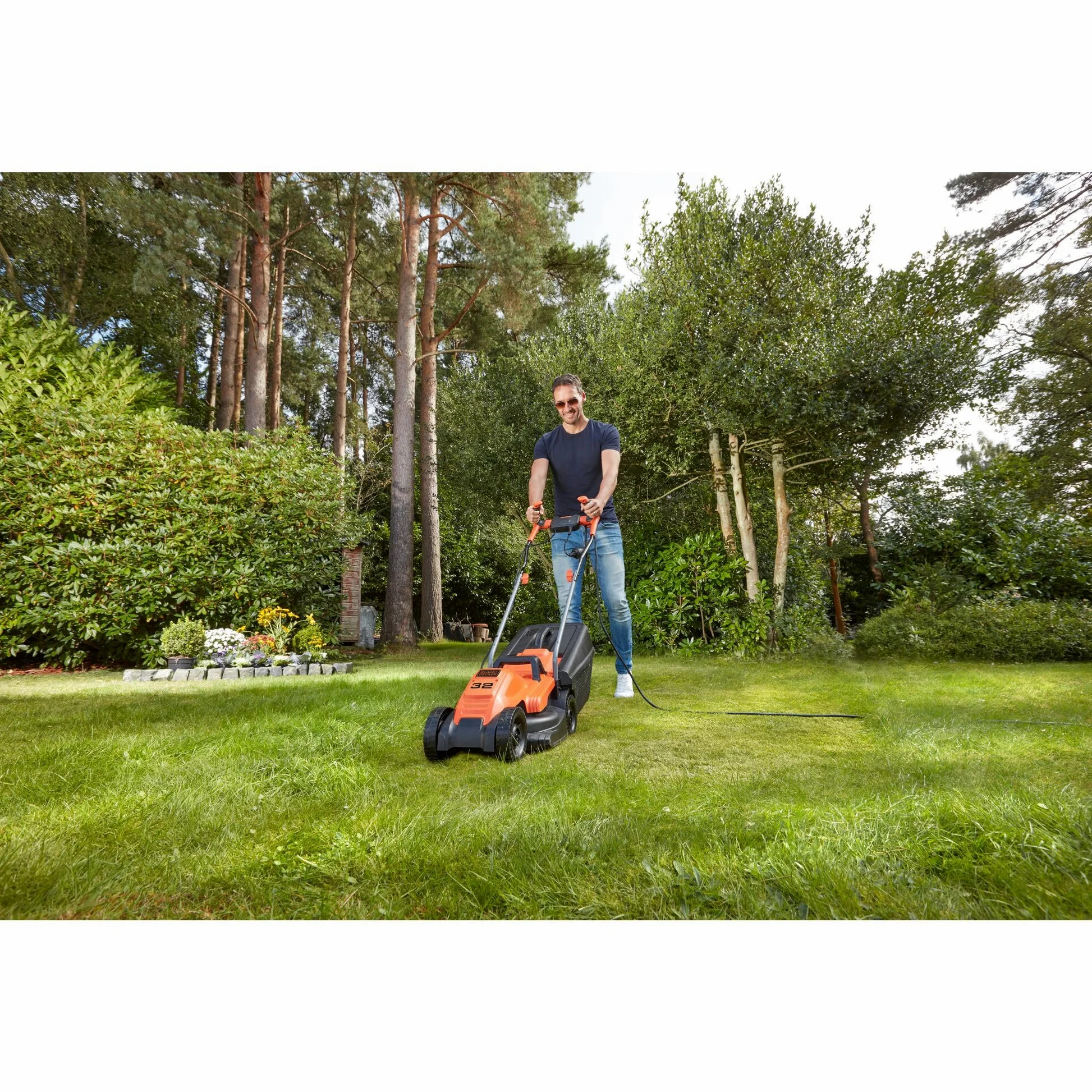 BLACK+DECKER,RASAERBA 1200 W, LARGHEZZA TAGLIO 32 CM, 3 ALT. TAGLIO 20-40-60 MM, E-DRIVE, CAPACITA' CESTO 35 L, IMPUGNATURA VERSIONE BIKE. BEMW451BH-QS