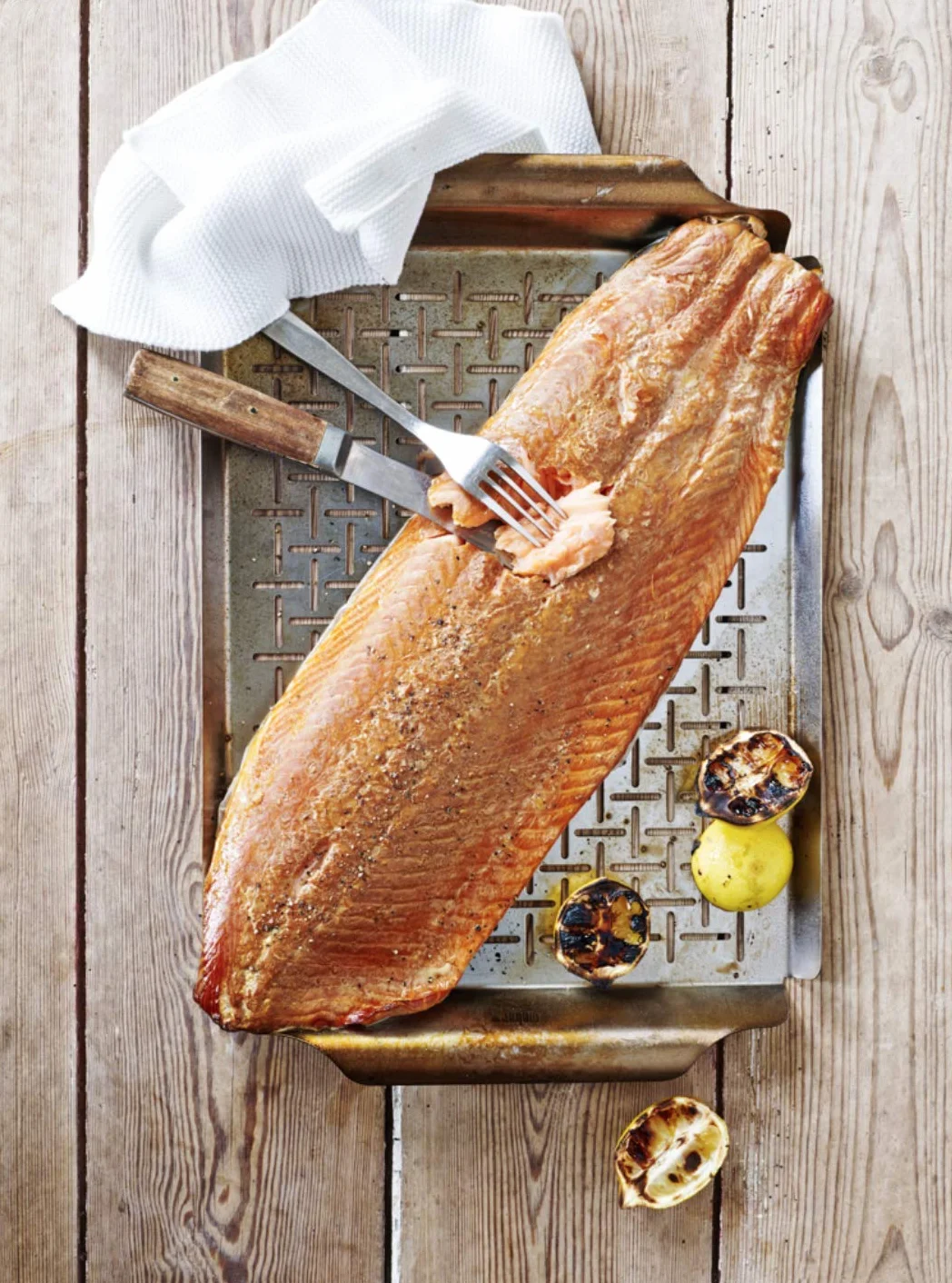 Weber Deluxe Padella per grigliate (44 x 39 cm) - Padella per grigliate BBQ in acciaio inox resistente al calore e lavabile in lavastoviglie, ideale per le verdure e frutti di mare - argento (6435)