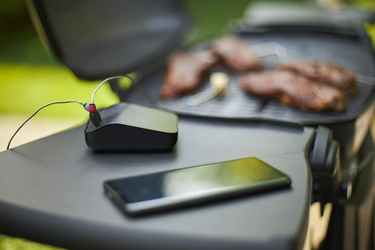 Weber Connect Smart Grilling Hub/Compatibile con tutti i barbecue (App Weber Connect), Wi-Fi/Bluetooth, avvisi e display LED. Ricaricabile USB, supporta 4 sonde. 7,5 x 9,8 x 3,4 cm
