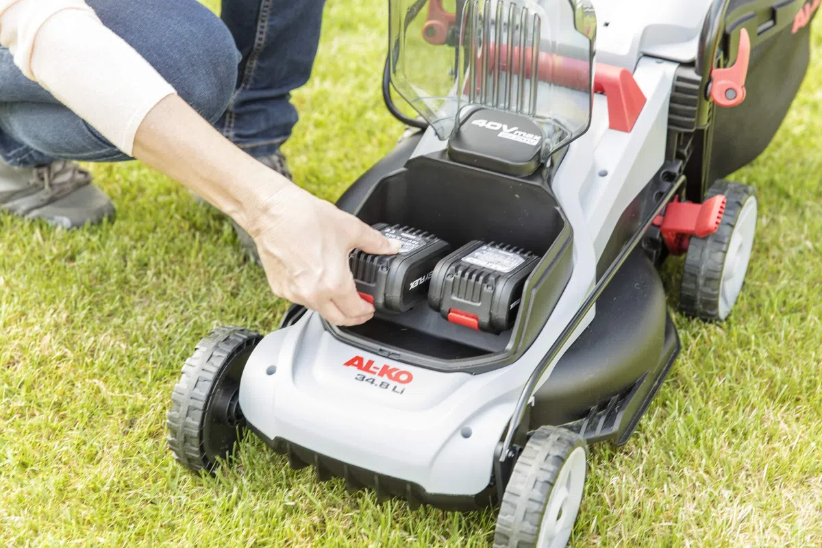AL-KO - Tosaerba a batteria - 20V max. /2.5Ah, taglio 34 cm, alzo Centralizzato, scocca polipropilene. Batteria e caricabatteria inclusi. Ideale 200mq.