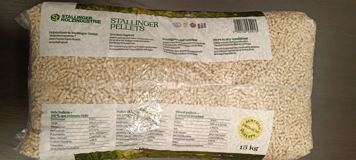 Pellet in Sacco 3x15kg - Pellet di Legno Naturale Qualità Premium Austriaca, Alto Potere Calorifico e Basso Residuo di Ceneri, Ideale per Stufe e Caldaie a Pellet (45kg)