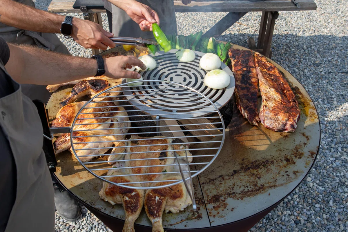 La Ferrotecnica Azalea Barbecue a Legna Design Moderno Ideale per Grigliate in Compagnia Made in Italy (Effetto Corten)