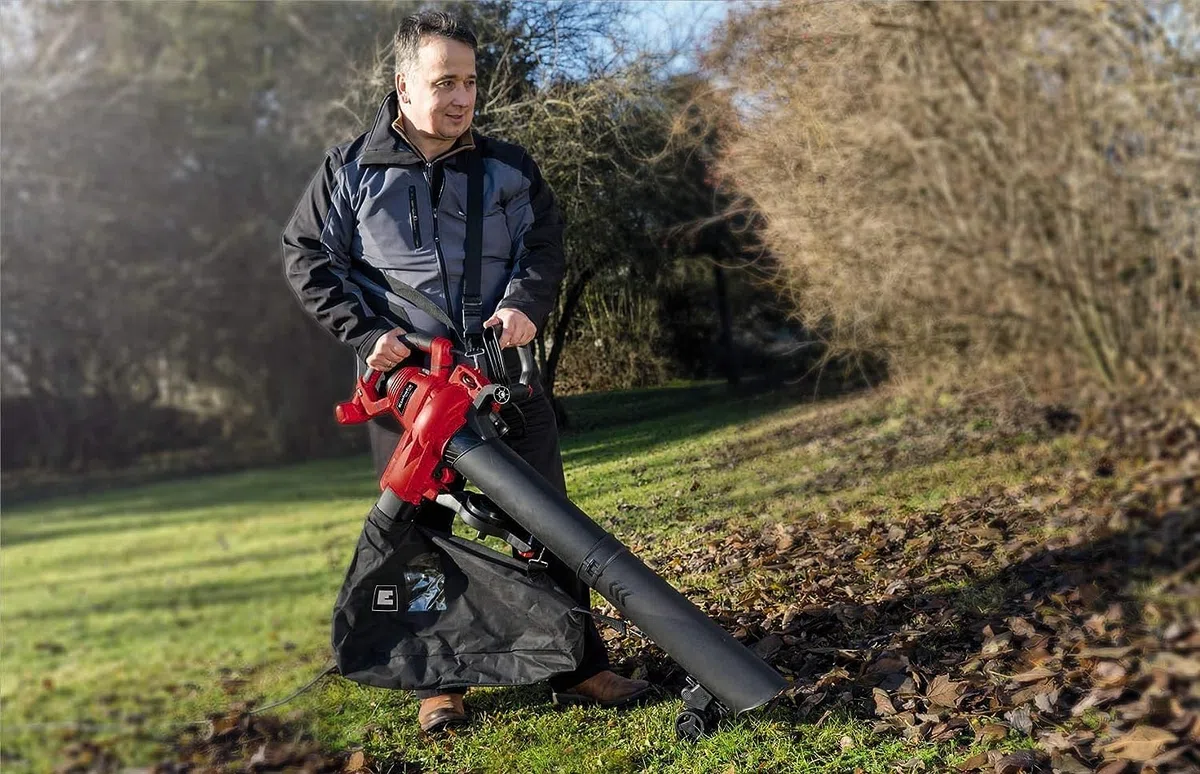 Einhell aspiratore elettrico GC-EL 3000 E (3.000 W, funzione di aspirazione/soffiaggio, regolazione numero di giri, anti-vibrazione, interruttore di sicurezza, sacco di raccolta 45 l)