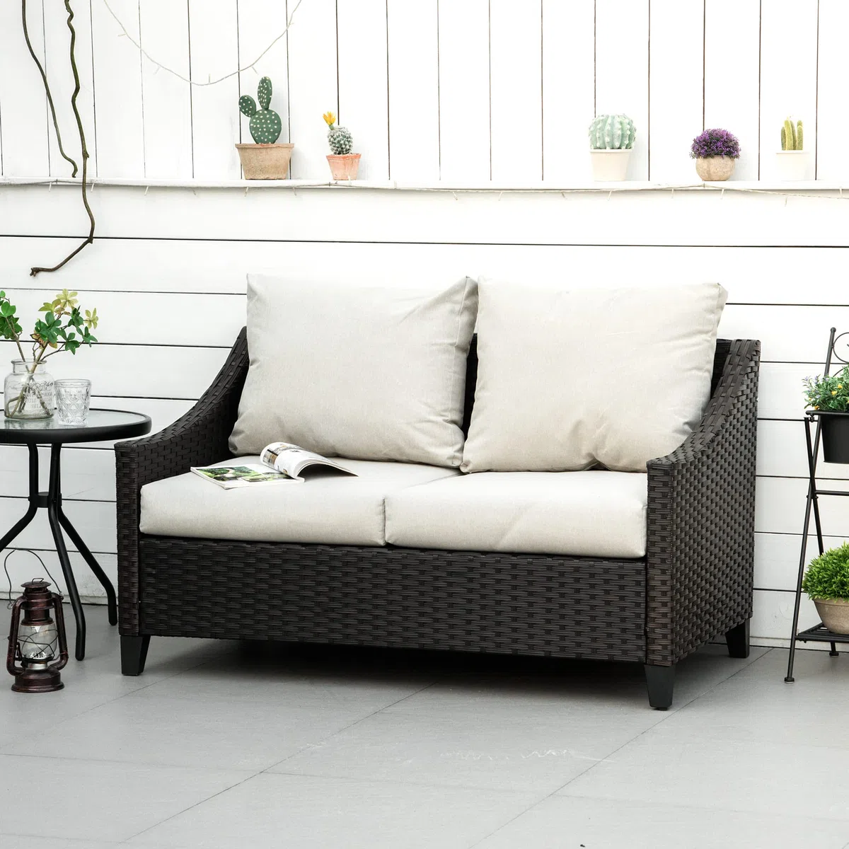 Outsunny Divano da Giardino 2 Posti in Rattan PE, Divano da Esterno con Cuscini Imbottiti e Piedini Regolabili, 132x70x74cm, Marrone