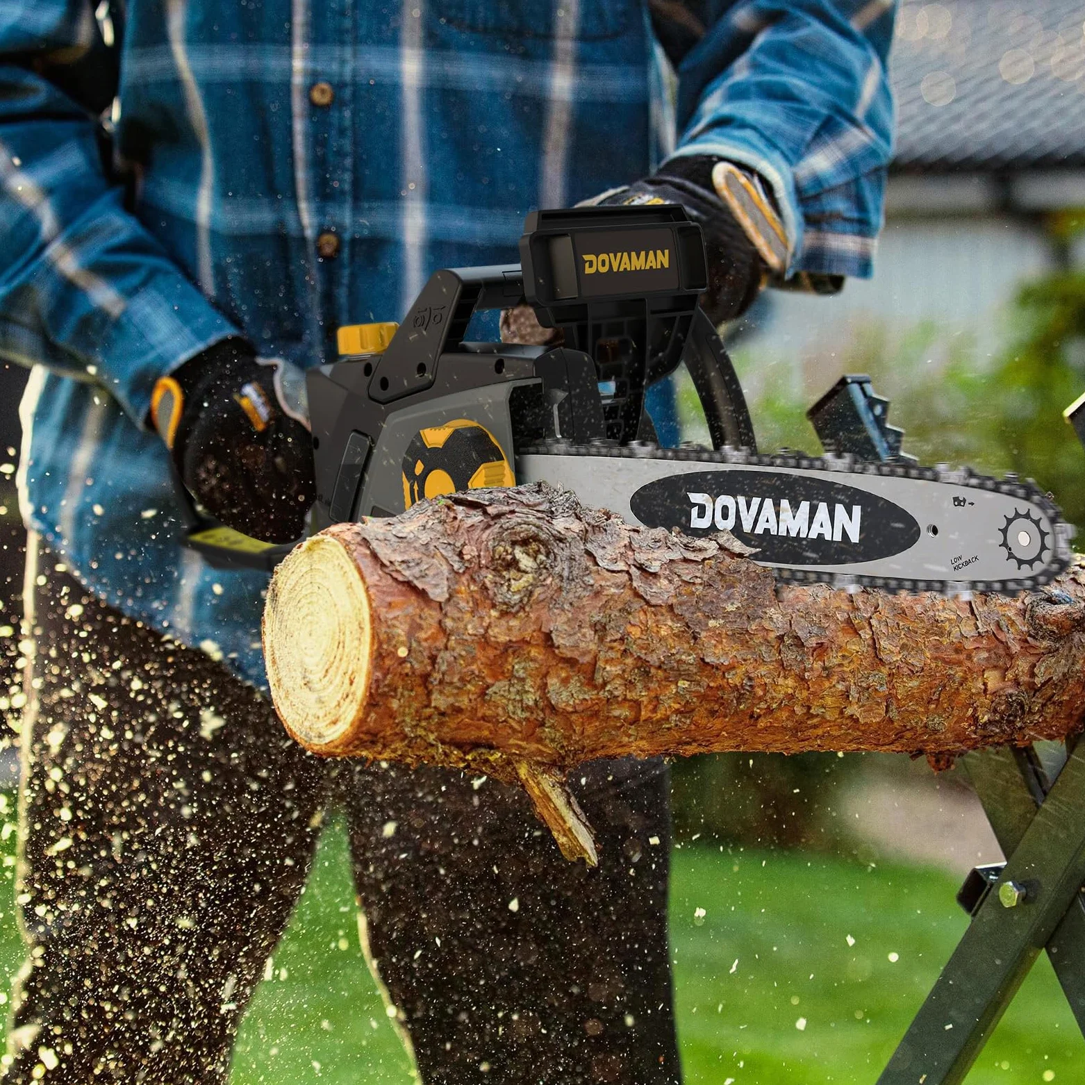 DOVAMAN 2400W Motosega Elettrica, 40cm Barra e Catena Oregon, Tensionamento Senza Attrezzi, Freno Sicurezza, 1 Catena Oregon e 1 Extra, Ideale per Legna da Ardere, Potatura e Uso in Giardino - DCS01A