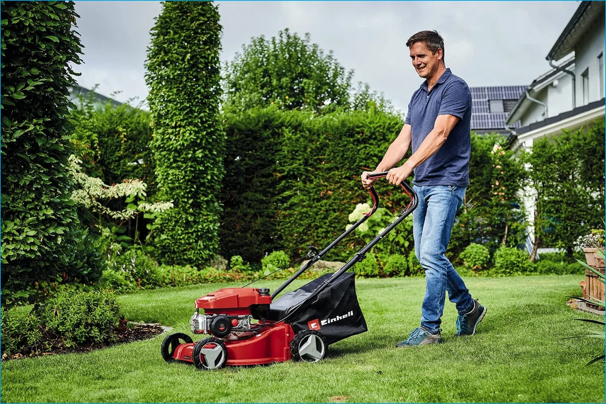 Einhell Tosaerba a benzina GC-PM 40/2 (2 kW, 1 cilindro, motore a 4 tempi, cilindrata 132 cm³, sacco da 45 l con indicatore di livello, larghezza di taglio 40 cm, consigliato fino a 800 m²)