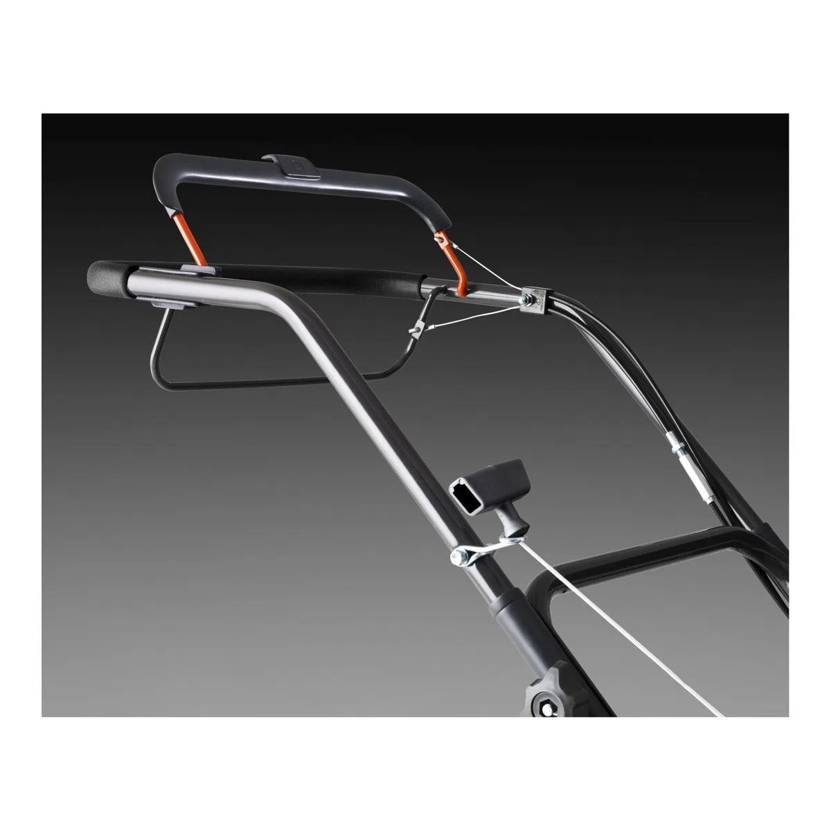 Tagliaerba a scoppio Husqvarna LC 140SP, tagliaerba semovente per uso privato facile da usare, adatto per prati di piccole dimensioni