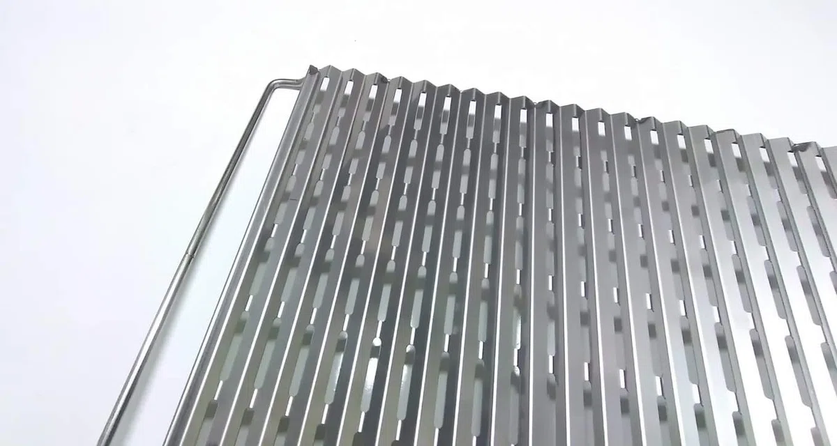 FONDERIA BONGIOVANNI | Graticola per Camino | Graticola per Barbecue | in Acciaio Aisi304 Inox 18/10 | Griglia Inox per Barbecue con Recupero Oli | 84x40 cm