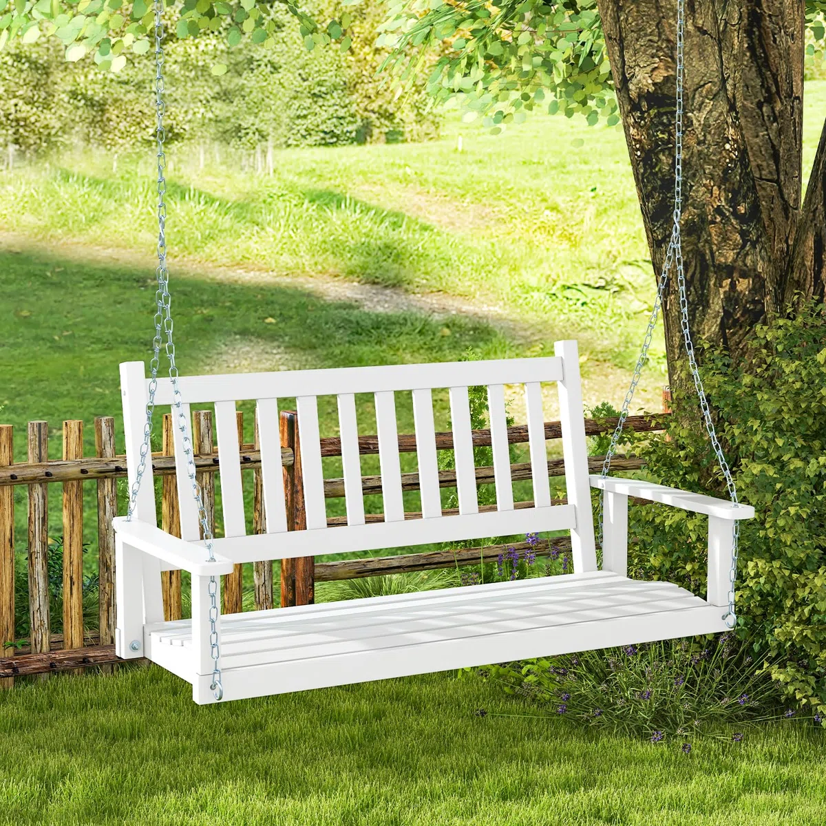 KOMFOTTEU Panca sospesa in legno di pioppo, 2-3 posti, panca a dondolo con catene in metallo regolabili, sedia sospesa con schienale a doghe, altalena Hollywood per giardino (bianco, 136 x 67 x 63 cm)