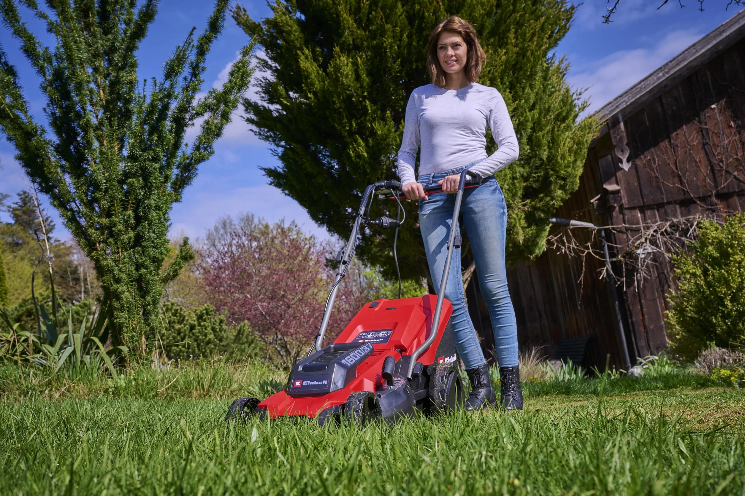 Einhell tosaerba elettrico GC-EM 1600/37 (1.600 W, larghezza di taglio 37 cm, fino a 700 m², cesto raccoglierba da 38 L, regolazione centrale dell'altezza di taglio da 20 a 60 mm)