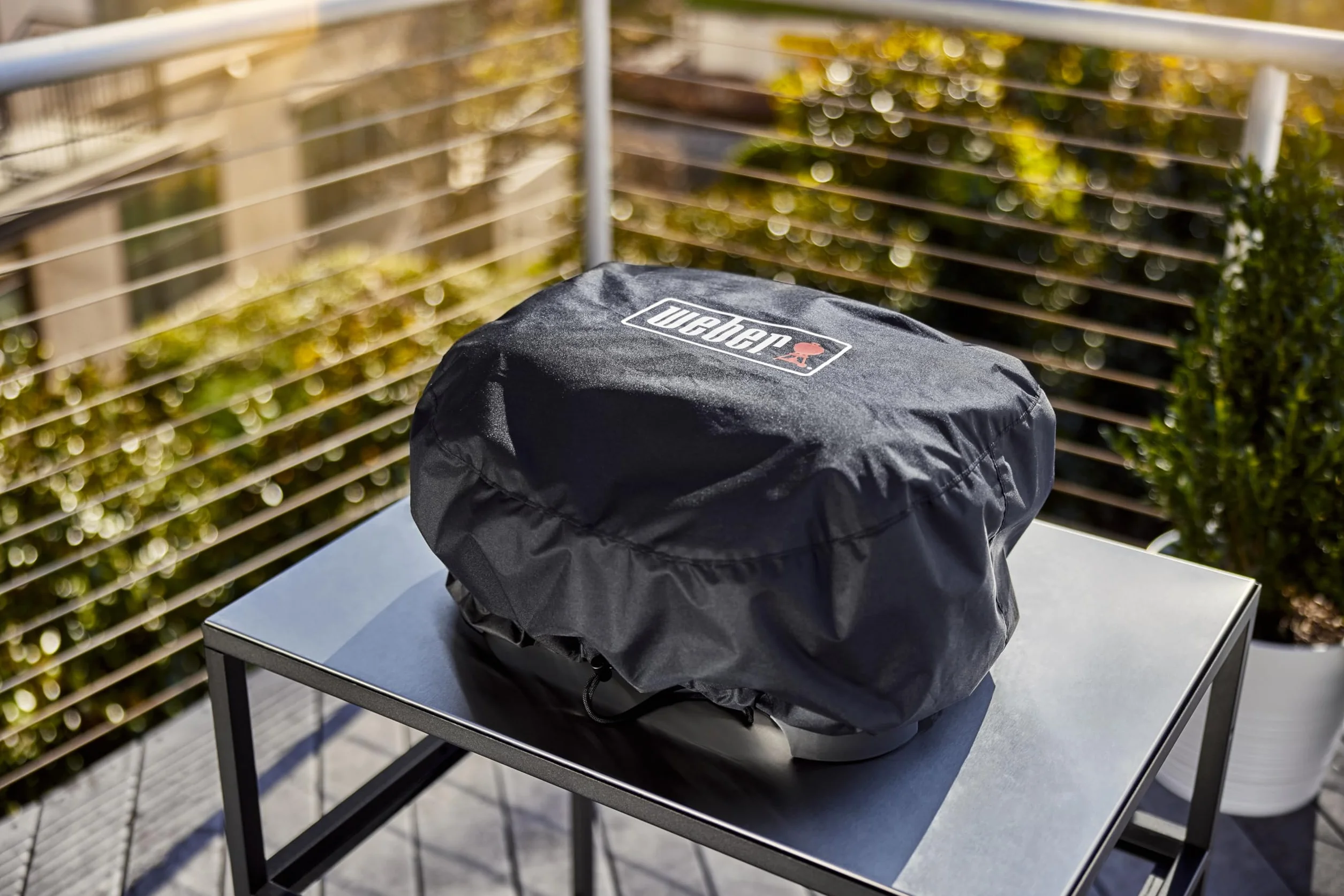 Weber Copertura Premium per Barbecue Elettrico Lumin Compact, Traspirante, Resistente ai Raggi UV e all’Acqua, Protezione da Vento e intemperie, con Chiusura in Velcro – Nero (3400305)