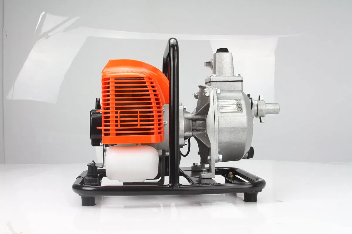 Motopompa Autoadescante 1" Benzina 2T 5.2HP, Nero/Grigio, Pompa per Acqua, Industriale, Acciaio Inossidabile o Ghisa, Portata 150-300 L/min, Altezza 8m, Prevalenza 25m, Max Pressione 3.3bar