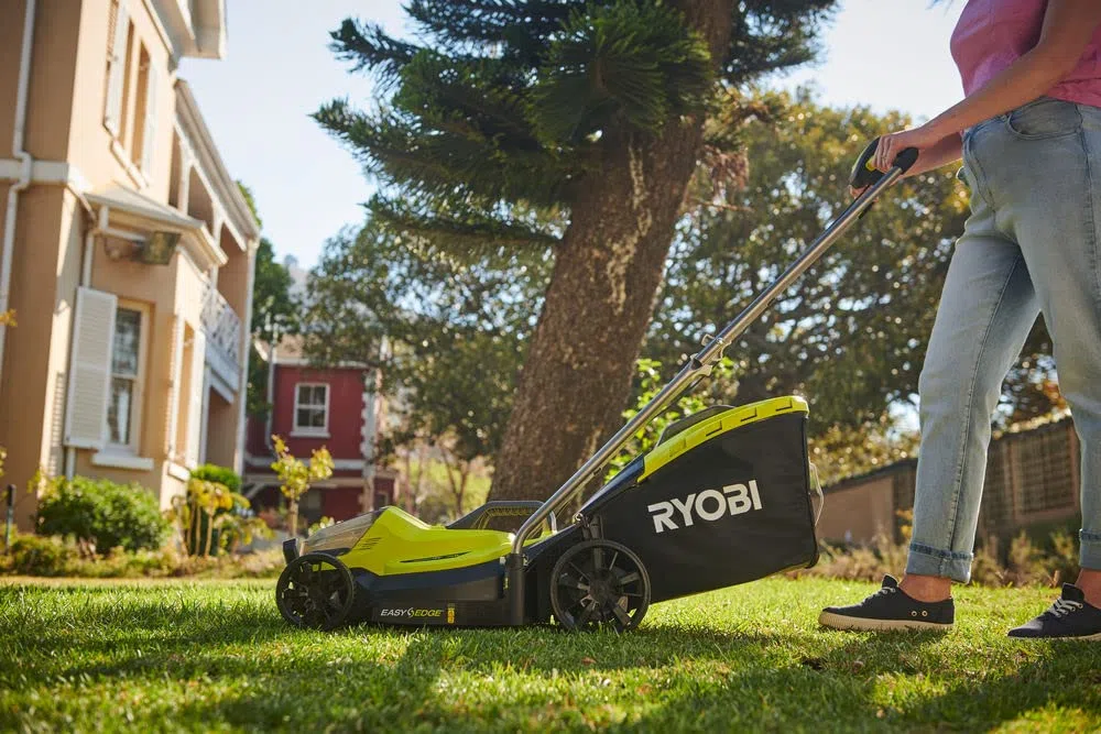 Ryobi RLM18X33B40 Tosaerba a Batteria 18V ONE+ con 1 Batteria 4.0Ah, Ripiegabile, Elevata Autonomia, Taglio 33cm