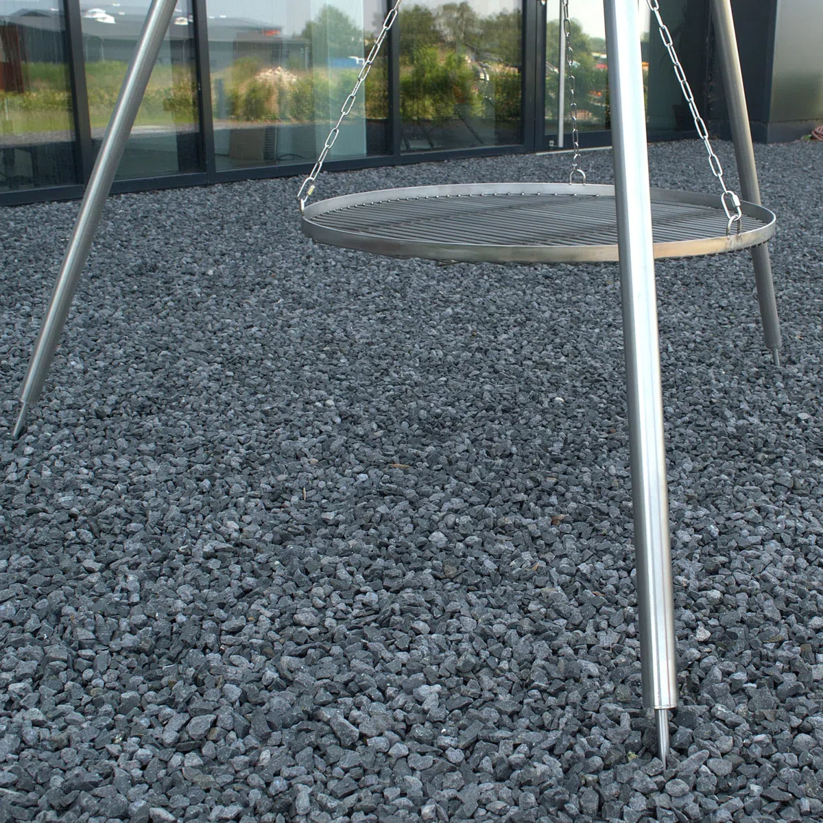 Grillrost.com Das Original Barbecue a Tre Gambe in Acciaio Inox - Barbecue Girevole - richiudibile con Guida a Catena - Robustissima manifattura Tedesca