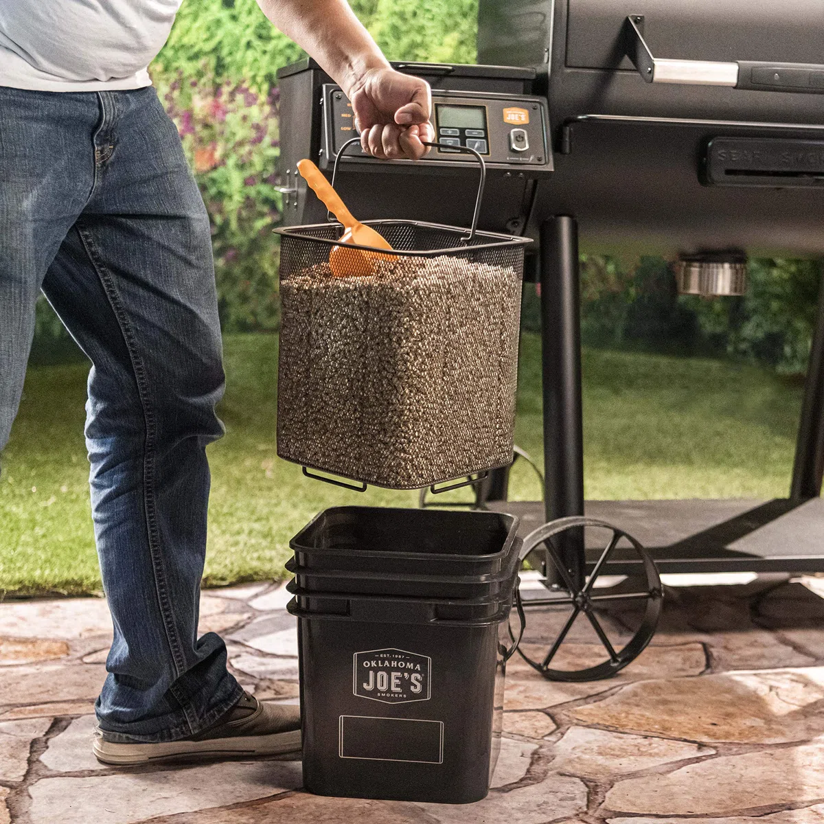 Oklahoma Joe's 5159038W01 Kit Secchio Pellet, Nero