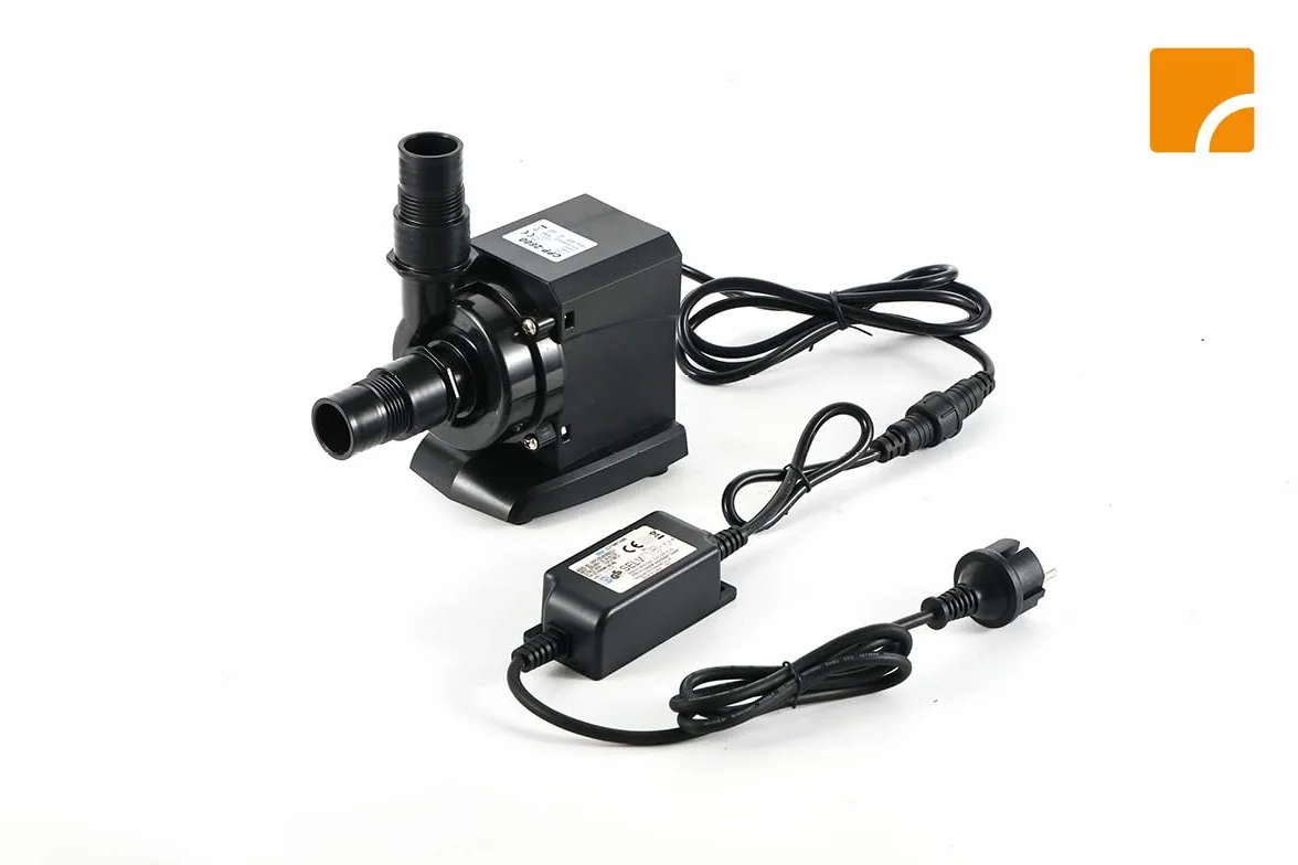 Steinbach Pompa di circolazione con pannello PV – 040613 – Potenza della pompa 3.000 l/h – Per piscine con una capacità d'acqua fino a 19.000 l – Con un pannello PV pieghevole da 30 Watt incluso