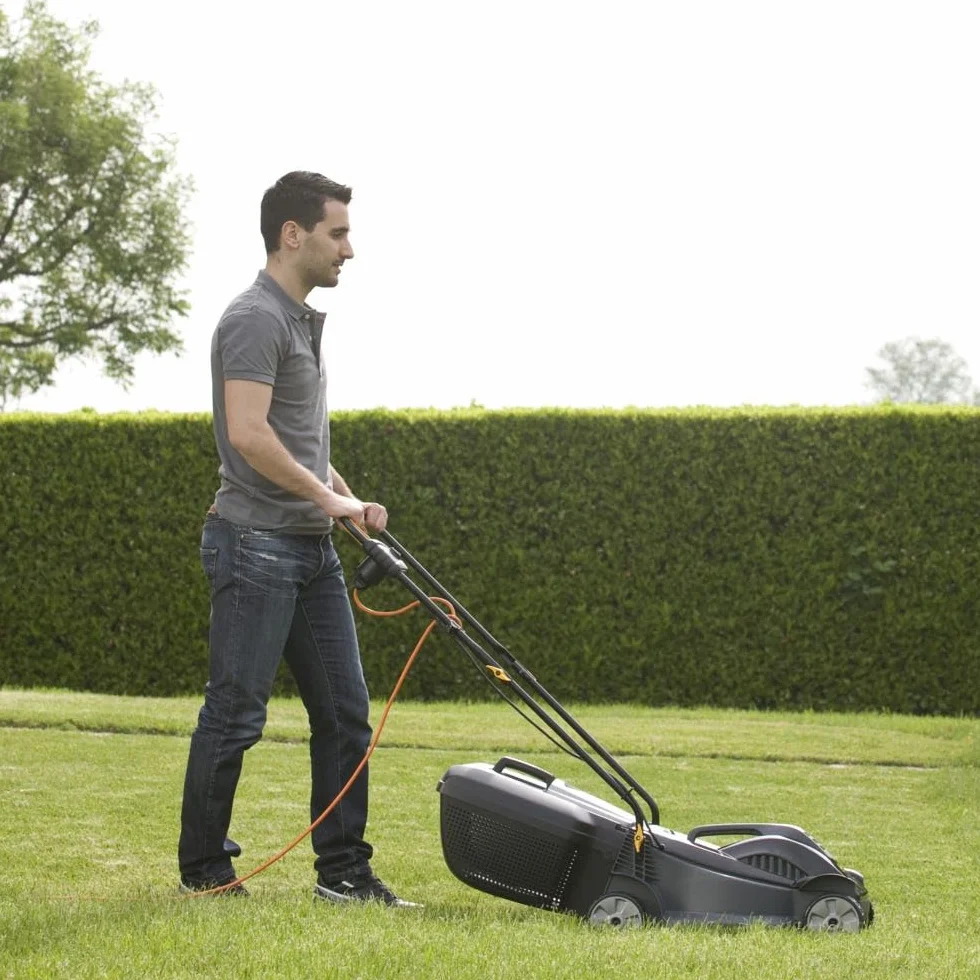 Alpina BL 380 E Tagliaerba Elettrico, 1400 W, 38 cm – Sacco 40 l, Manico Pieghevole – Ideale per Giardini fino a 500 m²