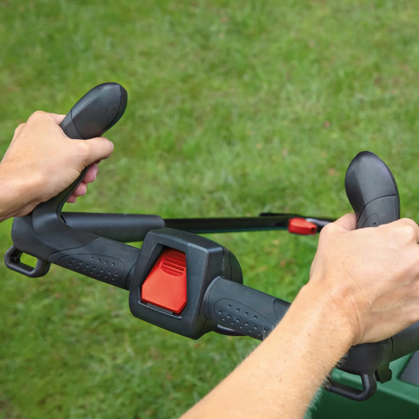 Bosch Home and Garden Rasaerba a batteria CityMower 18V-32-300 (18 Volt, 1 batteria, larghezza di taglio: 32 cm, rasa fino a 300 m², in confezione di cartone)