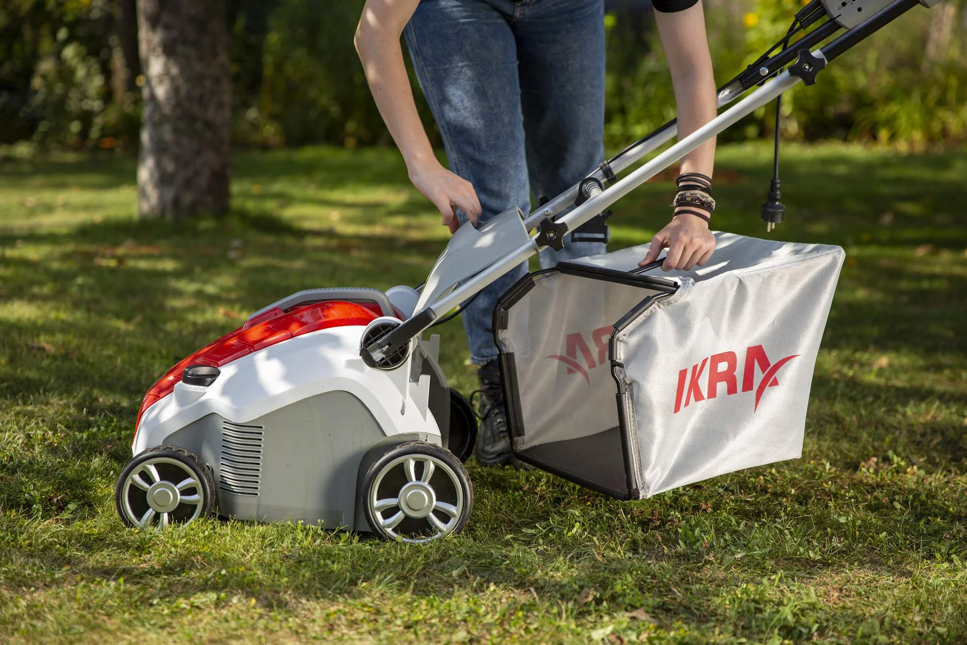 IKRA scarificatore arieggiatore elettrico IEVL 1738, cesto di raccolta 50l, larghezza di lavoro 38cm, profondità di lavoro regolabile