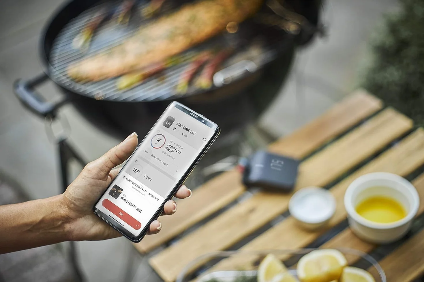 Weber Connect Smart Grilling Hub/Compatibile con tutti i barbecue (App Weber Connect), Wi-Fi/Bluetooth, avvisi e display LED. Ricaricabile USB, supporta 4 sonde. 7,5 x 9,8 x 3,4 cm