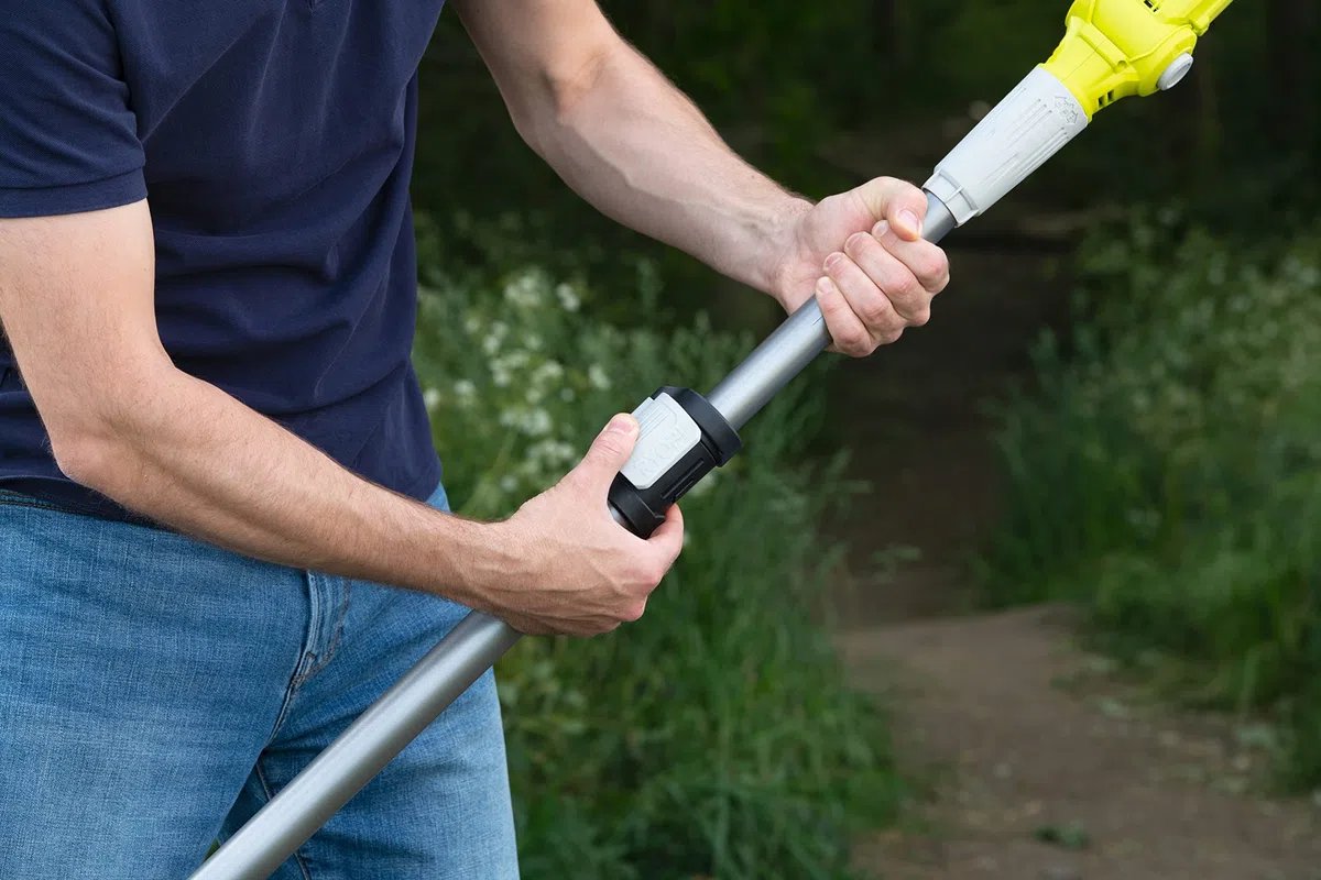 Ryobi RY18PLA‑0 Potatore Svettatoio Troncarami Telescopico 18V ONE+™, Asta Telescopica 1,9–2,7 m, Testina Pivotante 150°, Solo Corpo Macchina, Tracolla Inclusa