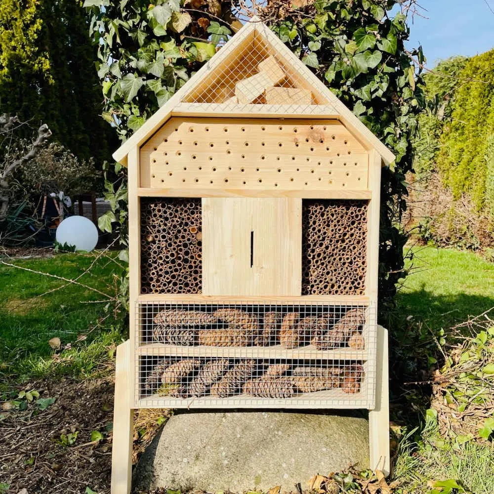 Casetta per insetti in legno, misura XL, con supporto, 97 cm, per la nidificazione delle api selvatiche