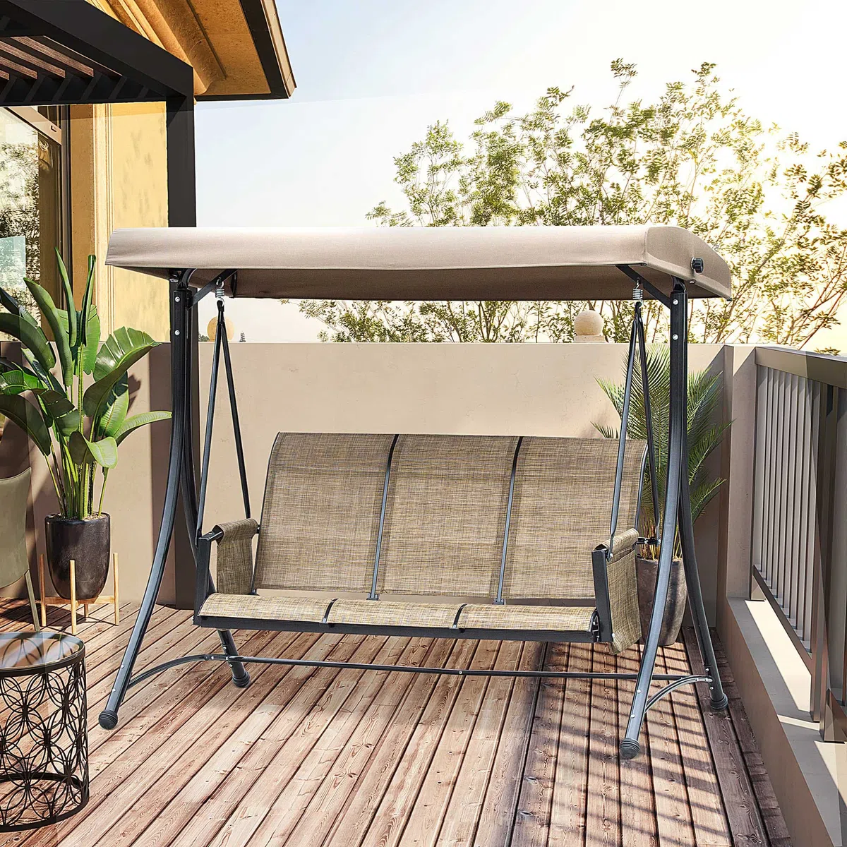 Outsunny Dondolo da Giardino a 3 Posti con Tettuccio Regolabile e Tasche Portaoggetti Marrone 196x128x172cm