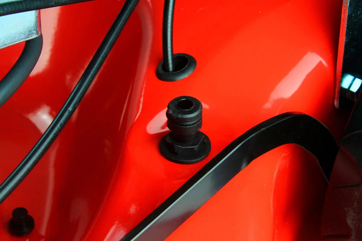 Tosaerba rasaerba a scoppio 173cc Benzina 4.35 CV 3,2KW semovente trazionato area di taglio da 53cm cestino 60 Litri