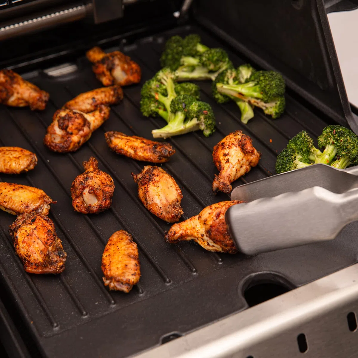 Broil King Piastra in ghisa, 44 x 32 x 2 cm, Accessorio per Barbecue in Acciaio Inox, 5 x 5 x 5 cm