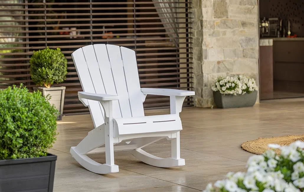 Keter - Sedia da giardino Adirondack con dondolo colore Bianco 80,5x92x100,5 centimetri
