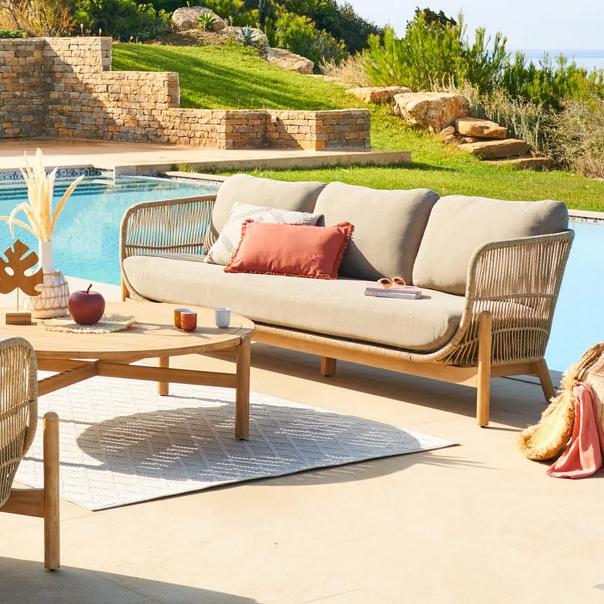 Hespéride - Divano da Giardino Deona Color Tortora e Acacia - 3 posti - Cuscini sfoderabili e idrorepellenti - Arredamento per Giardino, terrazzo e Balcone