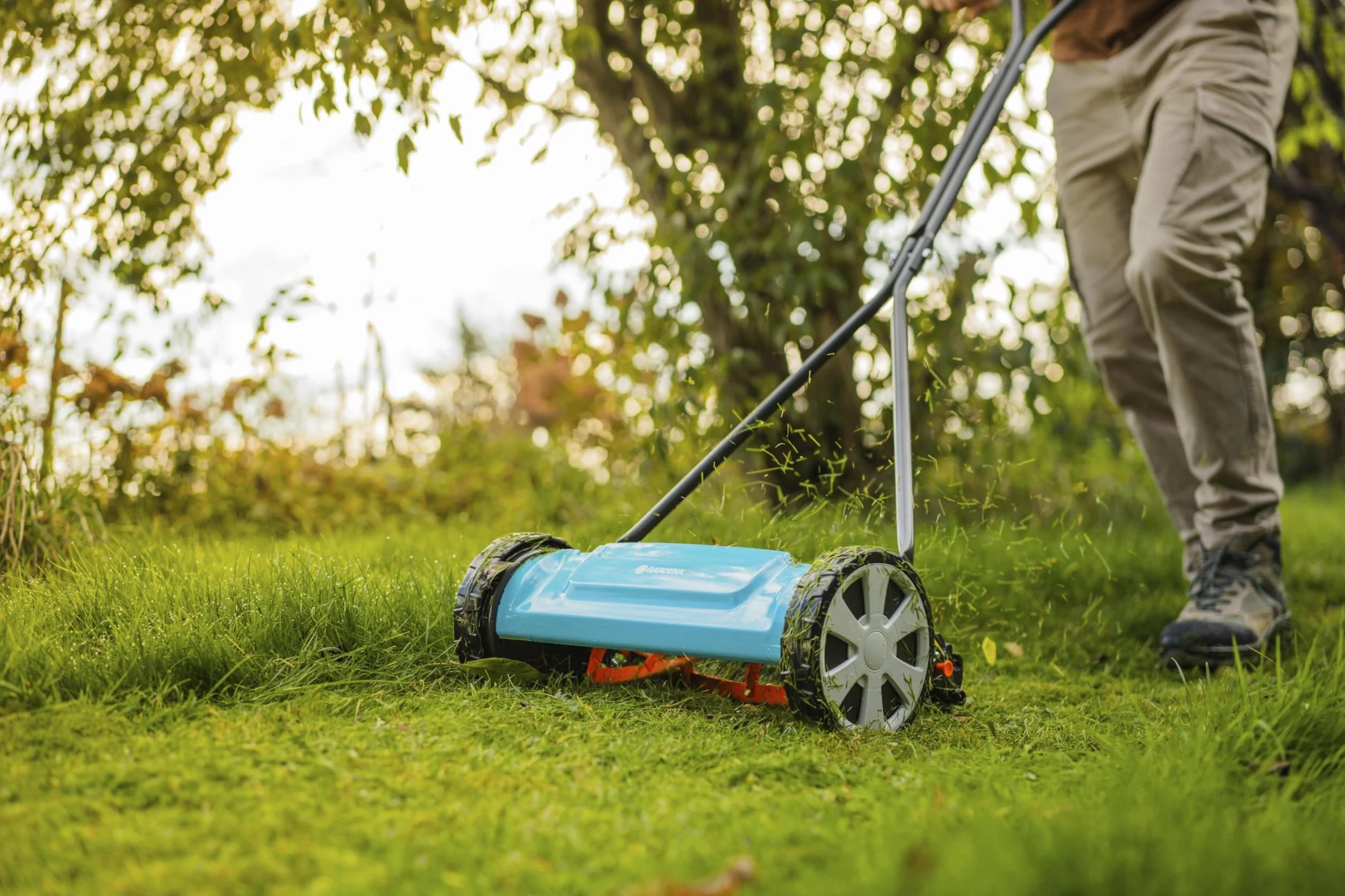 Gardena Classic rasaerba a cilindro 400: rasaerba manuale con larghezza di lavoro di 40 cm per prati fino a 200 m², rullo di lama in acciaio di qualità, tecnologia di taglio senza contatto (4018-88)