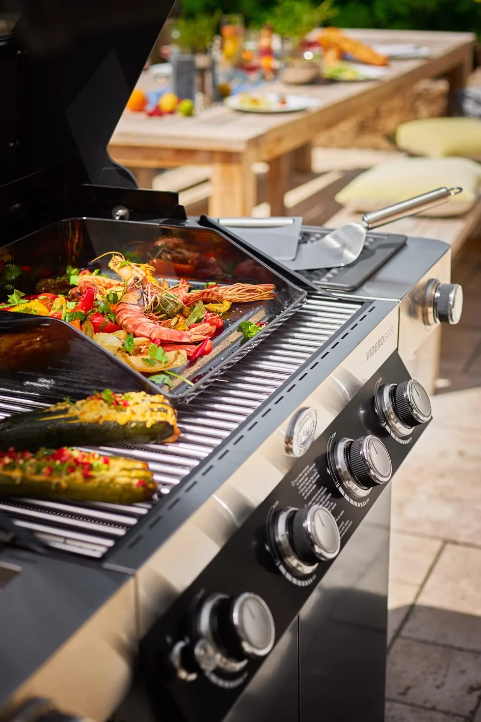 RÖSLE Plancha Piastra per barbecue di alta qualità in ghisa smaltata, per la carne, le verdure e piccole pietanze da grigliare, bordo particolarmente alto, 47 x 36,5 cm, nero