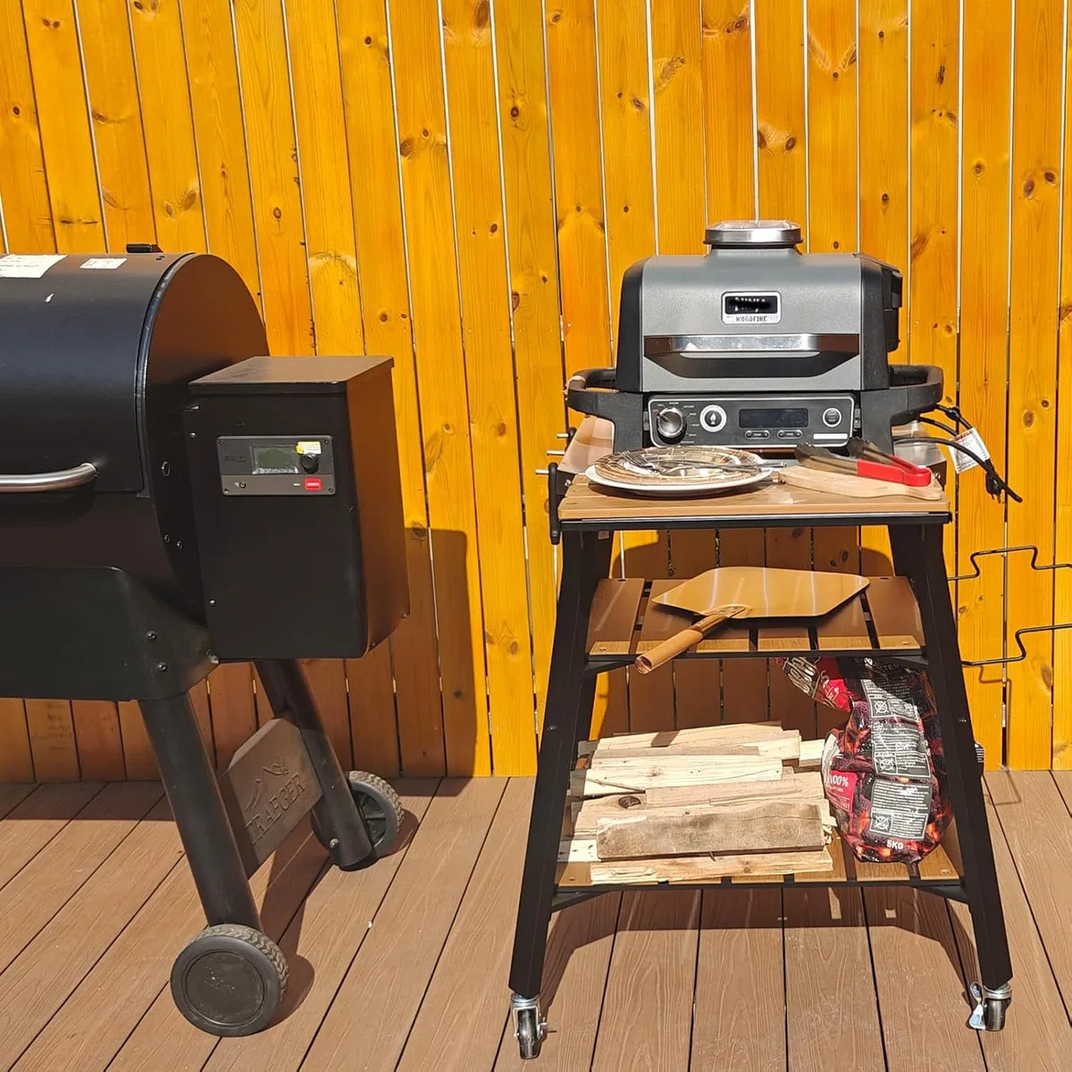 GFTIME Carrello per barbecue portatile universale, in acciaio inox, per barbecue Solo Stove & Ninja Woodfire Outdoor BBQ, supporto per barbecue con ripiani in WPC e ruote girevoli a 360°