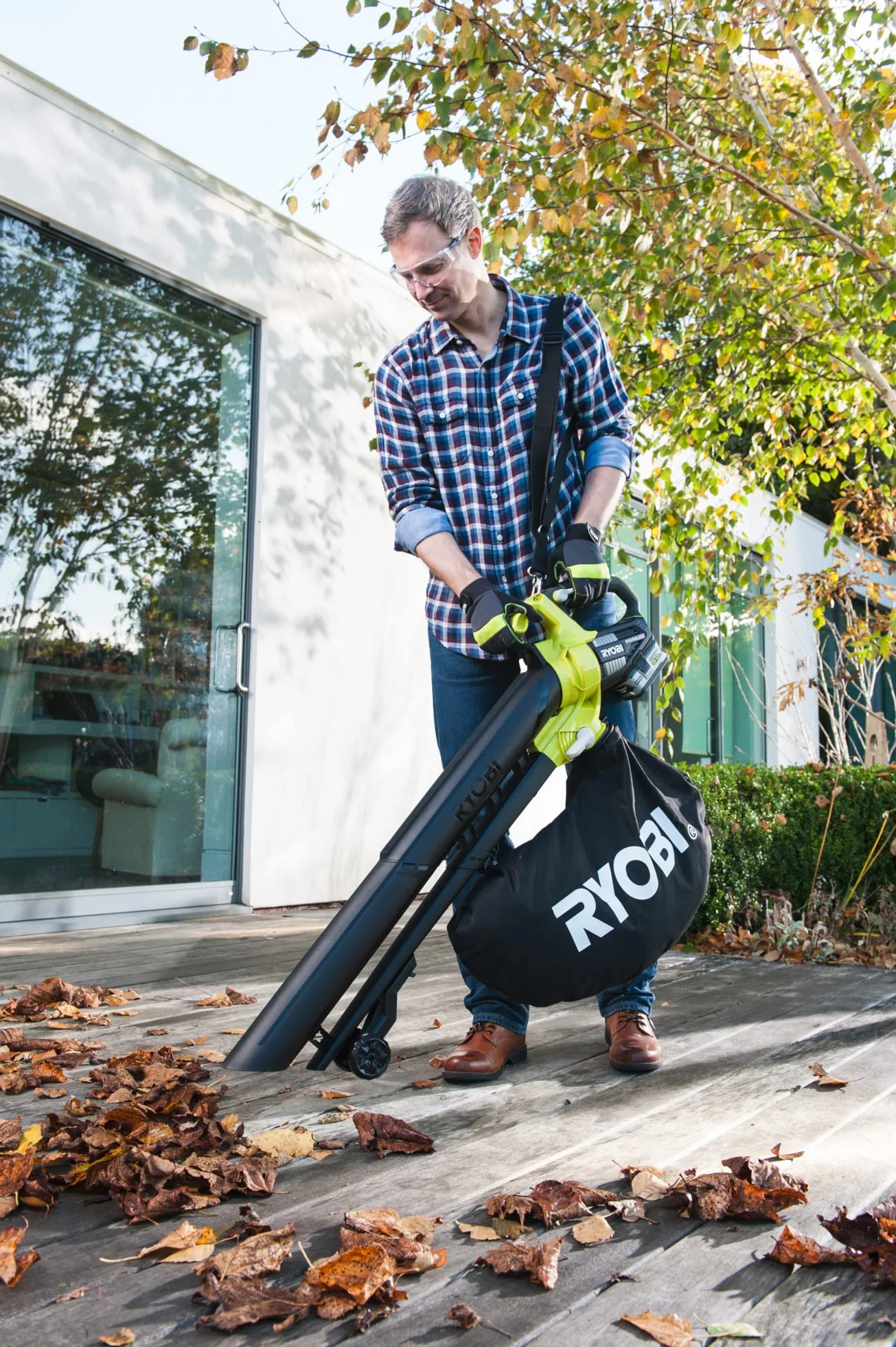 Ryobi Soffiatore Aspiratore Brushless a Batteria 18V ONE+, Aspiratore e Soffiatore 2-in-1, con Lame Metalliche Tritura Foglie, Sacco di Raccolta Incluso, Batteria Non Inclusa, OBV18