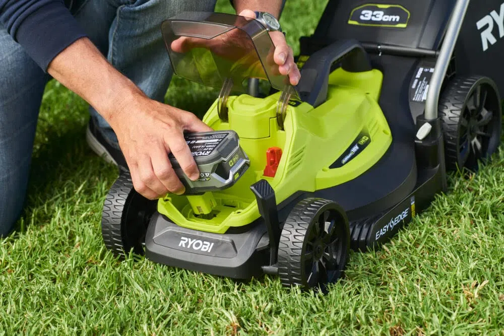 Ryobi RLM18X33B40 Tosaerba a Batteria 18V ONE+ con 1 Batteria 4.0Ah, Ripiegabile, Elevata Autonomia, Taglio 33cm