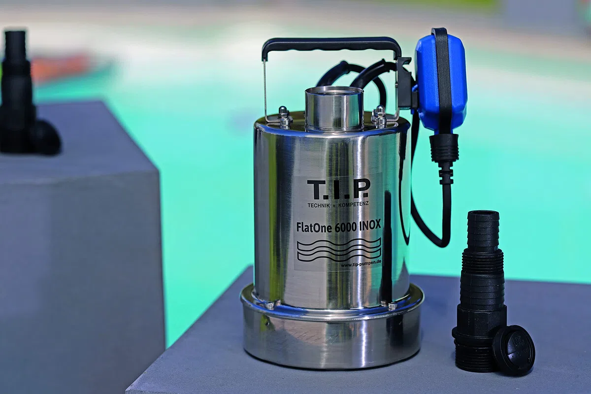 T.I.P. 30440 FlatOne 6000 INOX Pompa di dreggio e per piscine, aspirazione fino a 1 mm, portata fino a 6000 l/h, 22,5 x 16,5 x 27 cm
